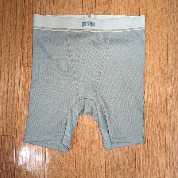 NWT SKIMS SOFT LOUNGE BOXERS IN MINERAL - Picture 5 of 6